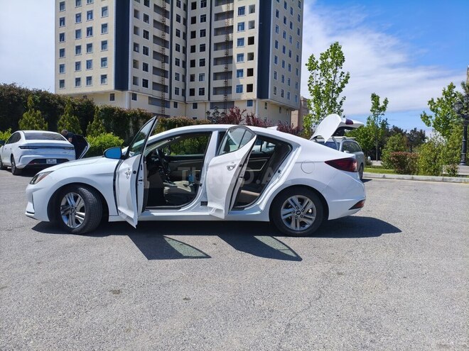 Hyundai Elantra-16