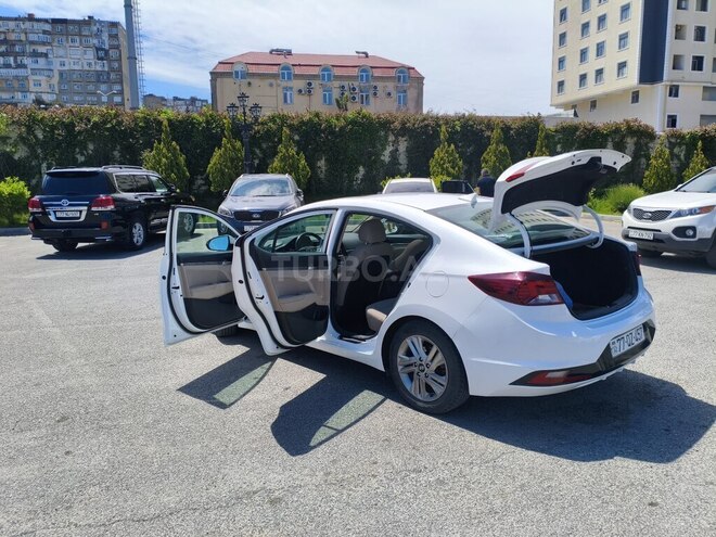 Hyundai Elantra-19