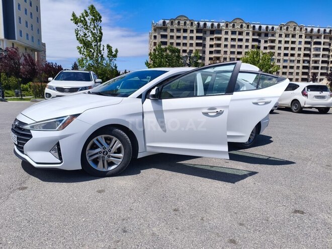 Hyundai Elantra-17