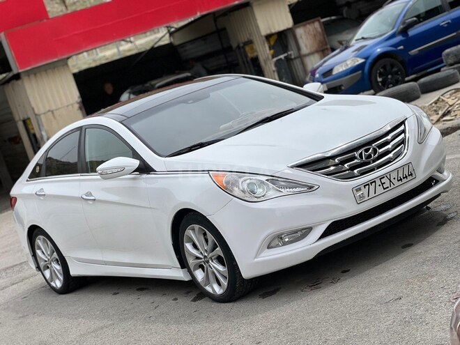 Hyundai Sonata-1