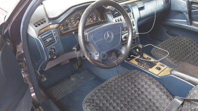 Mercedes E 200-10