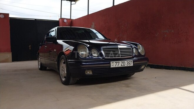 Mercedes E 200-1