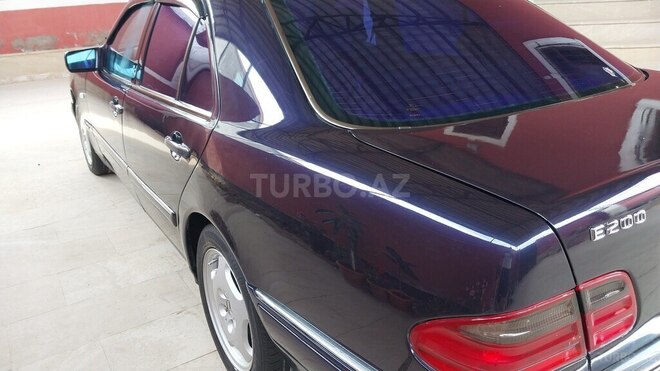 Mercedes E 200-3