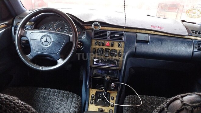Mercedes E 200-12