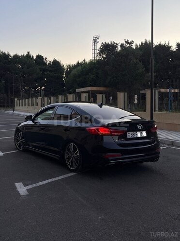 Hyundai Elantra-3