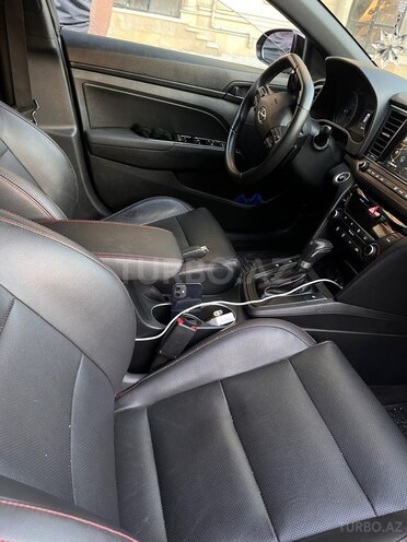 Hyundai Elantra-4