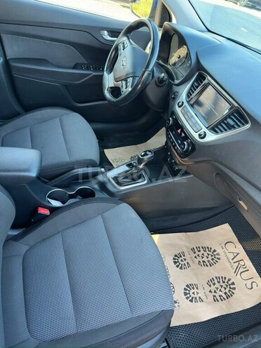 Hyundai Accent-9