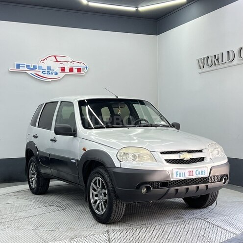 Chevrolet Niva-1