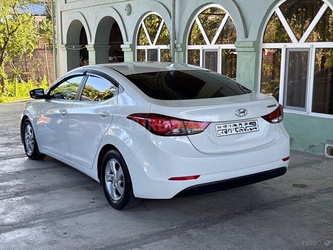 Hyundai Elantra-7