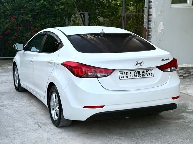Hyundai Elantra-11