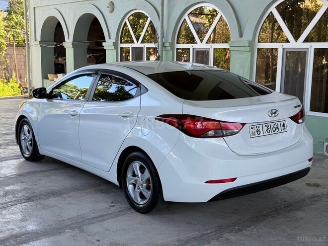 Hyundai Elantra-6