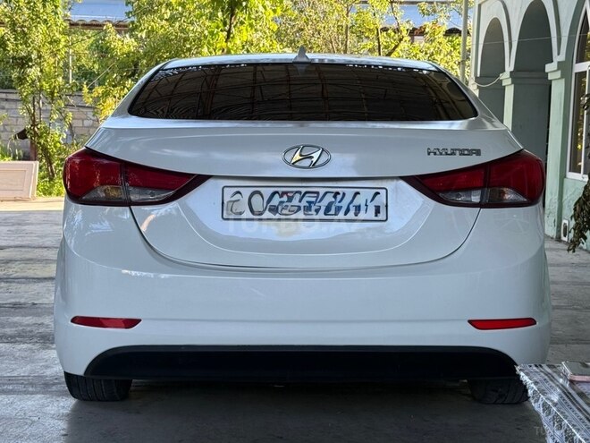 Hyundai Elantra-8