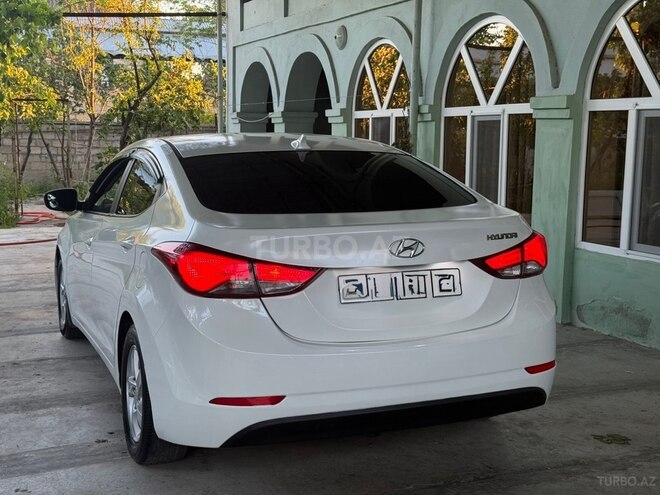 Hyundai Elantra-10