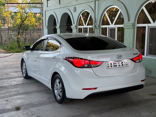 Hyundai Elantra-9