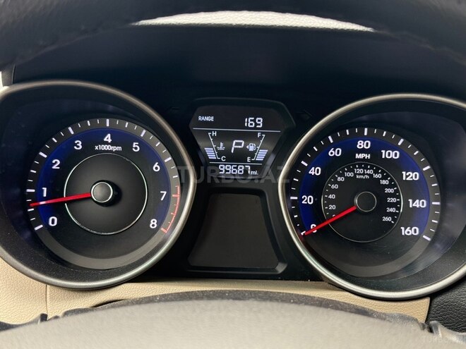 Hyundai Elantra-14