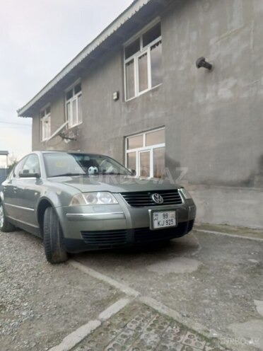 Volkswagen Passat-1