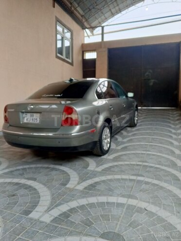 Volkswagen Passat-5