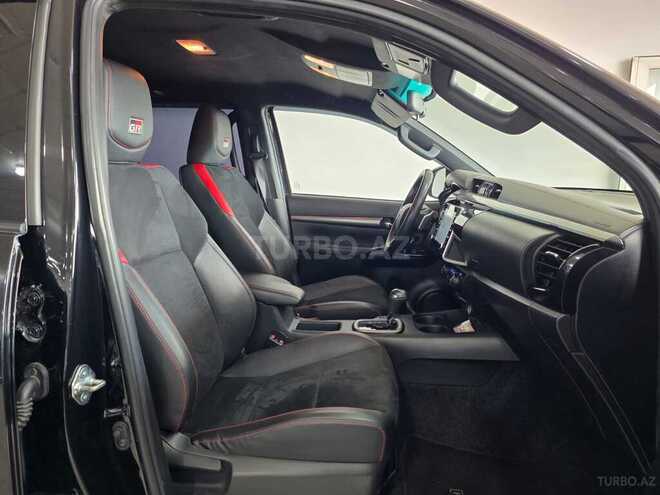 Toyota Hilux-16