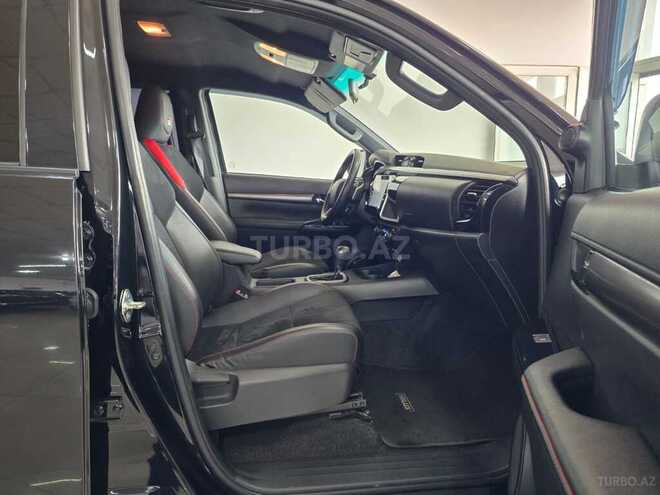 Toyota Hilux-12