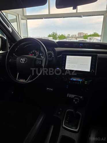 Toyota Hilux-13