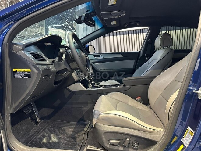Hyundai Sonata-12