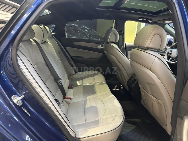 Hyundai Sonata-16