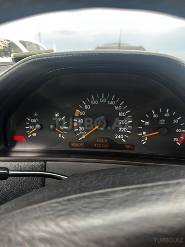 Mercedes E 240-6