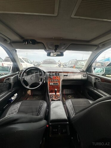 Mercedes E 240-4