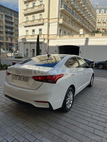 Hyundai Accent-7