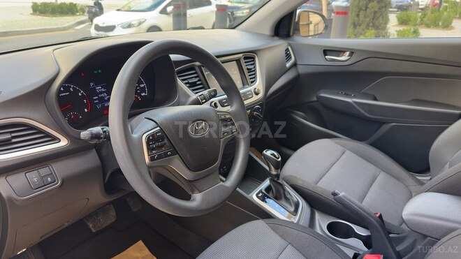 Hyundai Accent-16