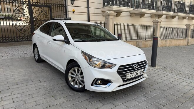 Hyundai Accent-15