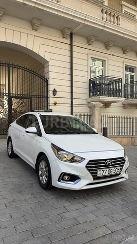 Hyundai Accent-12
