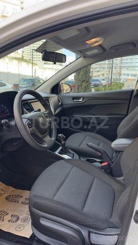Hyundai Accent-10