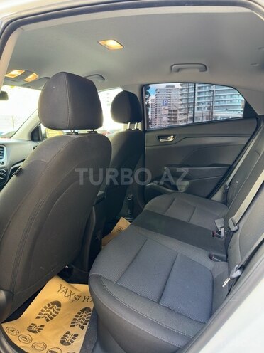 Hyundai Accent-9