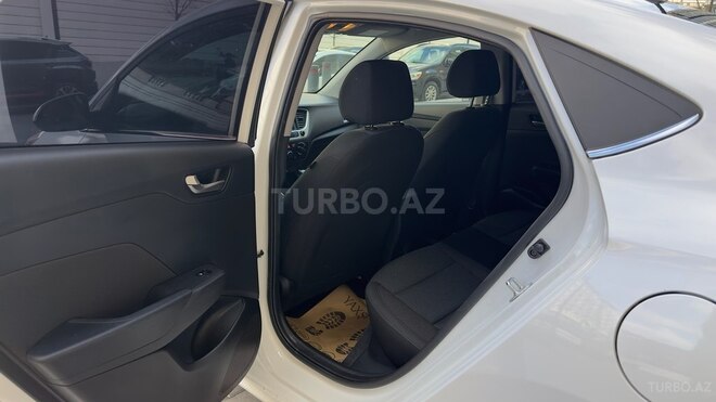 Hyundai Accent-19