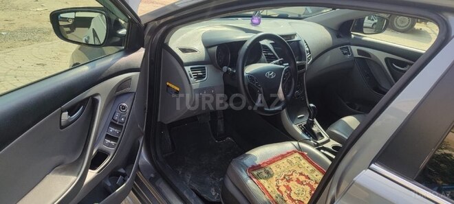 Hyundai Elantra-9