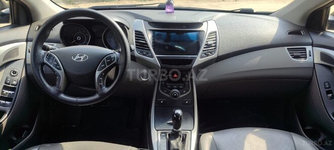 Hyundai Elantra-8