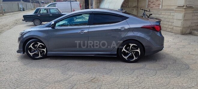 Hyundai Elantra-6