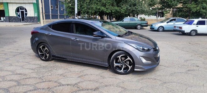 Hyundai Elantra-4