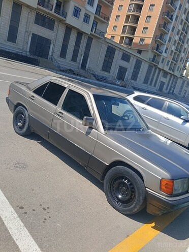 Mercedes 190-5
