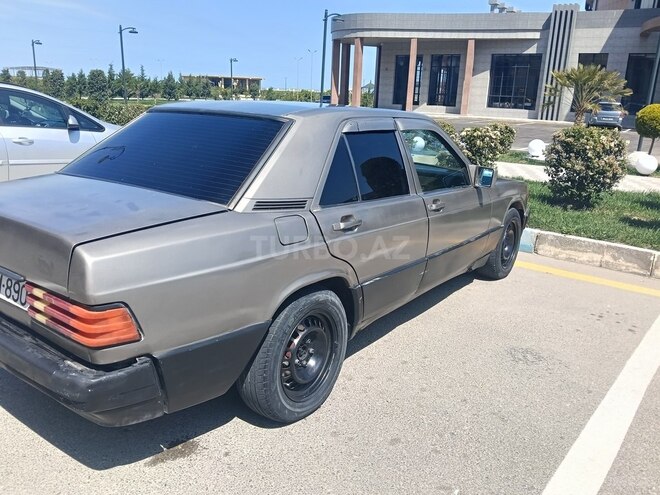 Mercedes 190-8