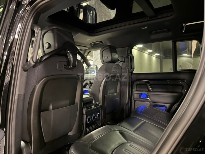 Land Rover Defender-10