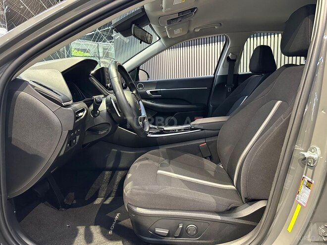 Hyundai Sonata-17
