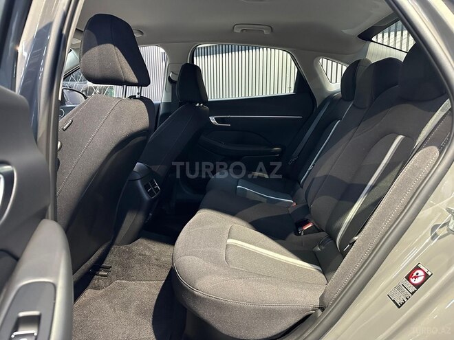 Hyundai Sonata-16
