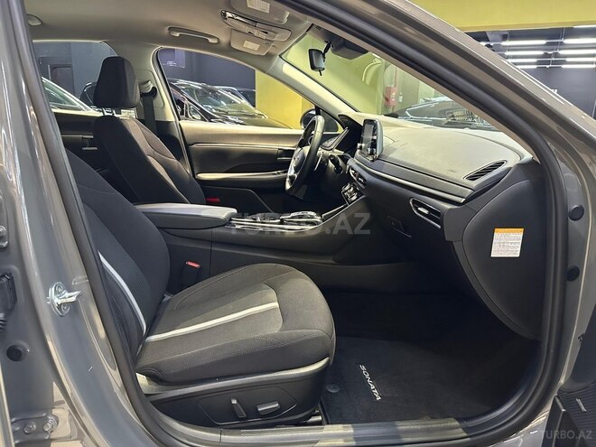 Hyundai Sonata-12