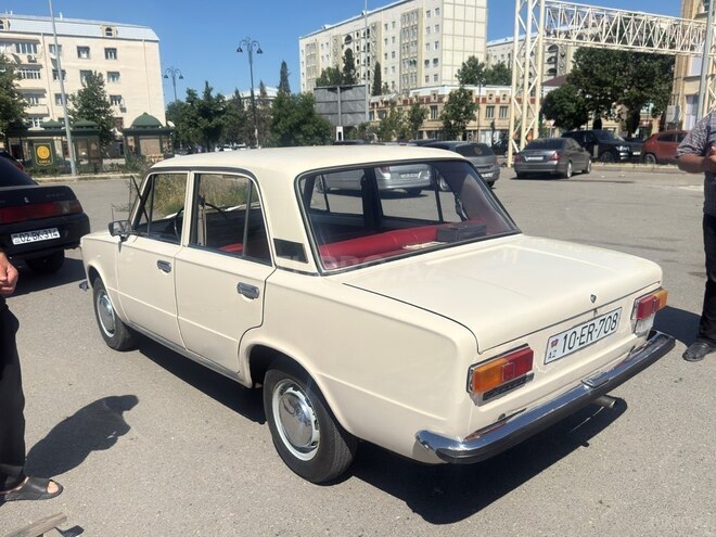 LADA (VAZ) 21011-2