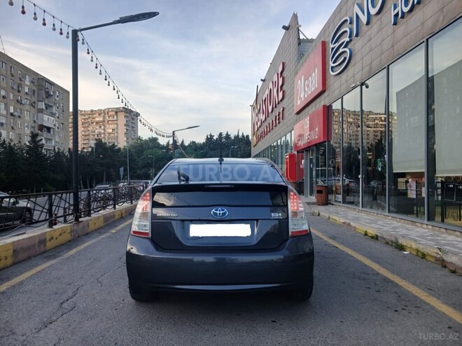 Toyota Prius-3