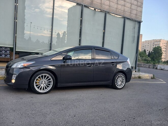 Toyota Prius-5