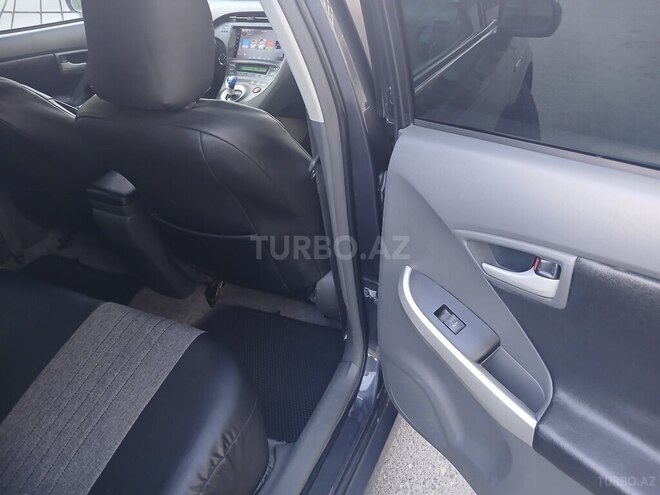 Toyota Prius-10