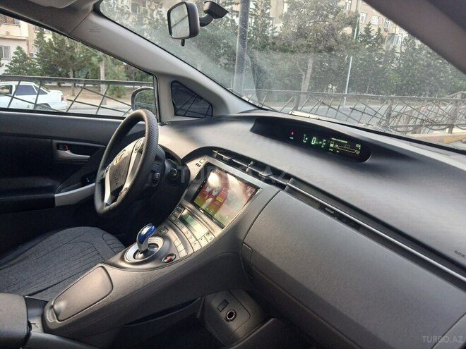 Toyota Prius-13